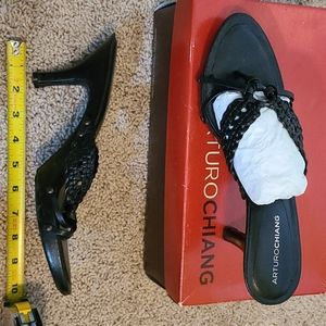 ARTURO CHIANG Minty black leather size 10
